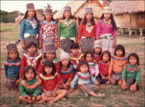 shipibo women and children